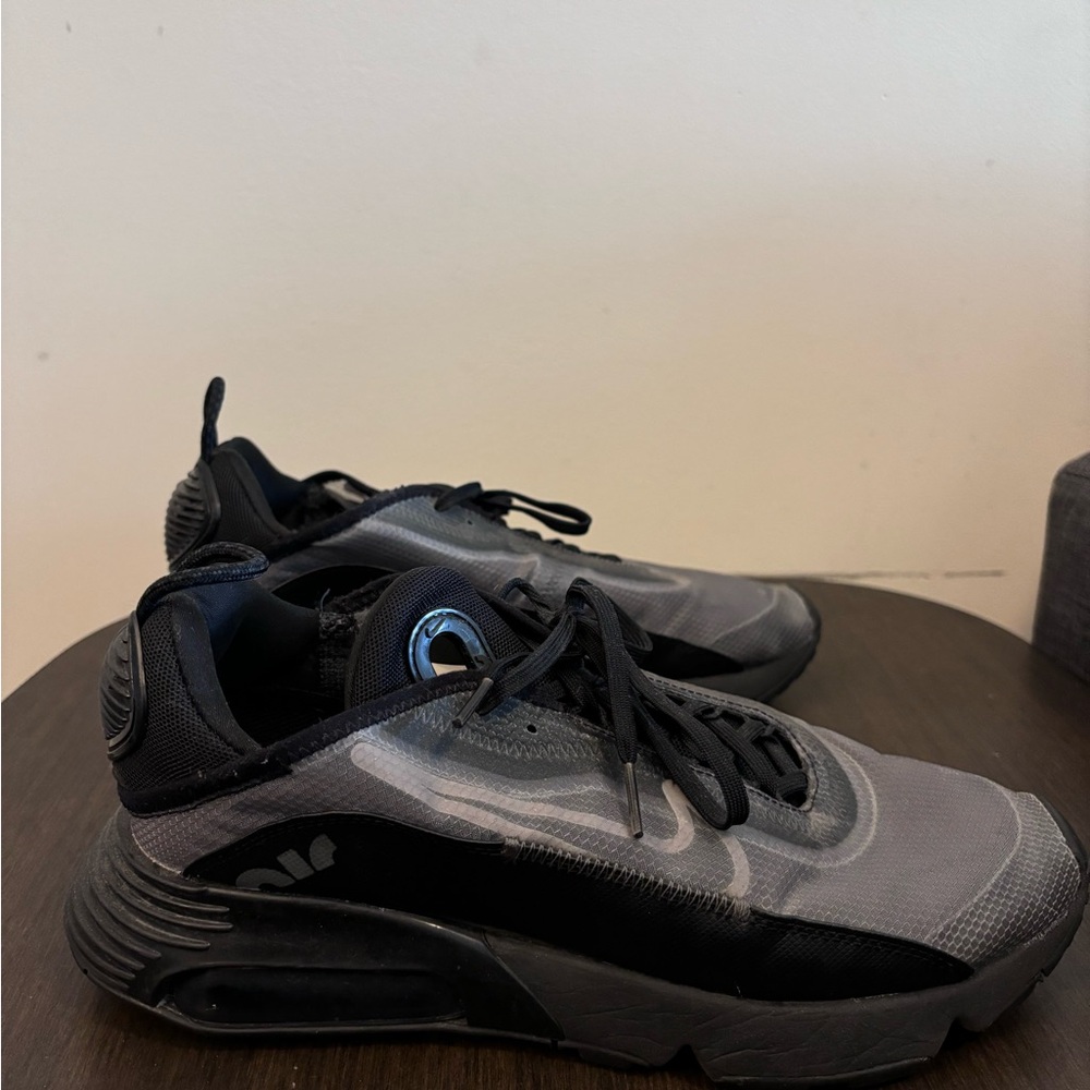 Nike Air Max 2090 Athletic Running Shoes Men US size 9 Grey/Black
